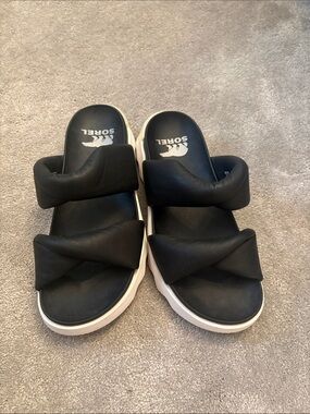 Sorel Black Slides with White Platform and Brown Outsole